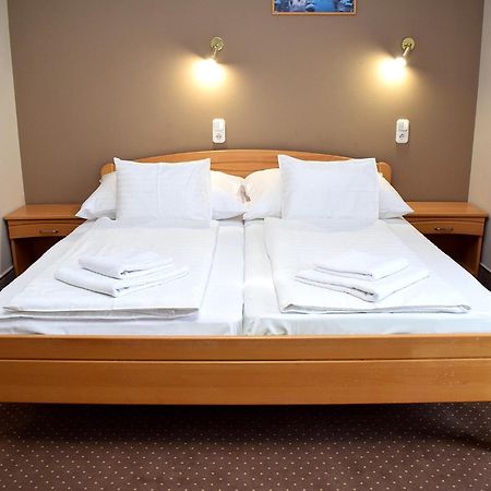 Lidia Hotel Harkány Zewnętrze zdjęcie