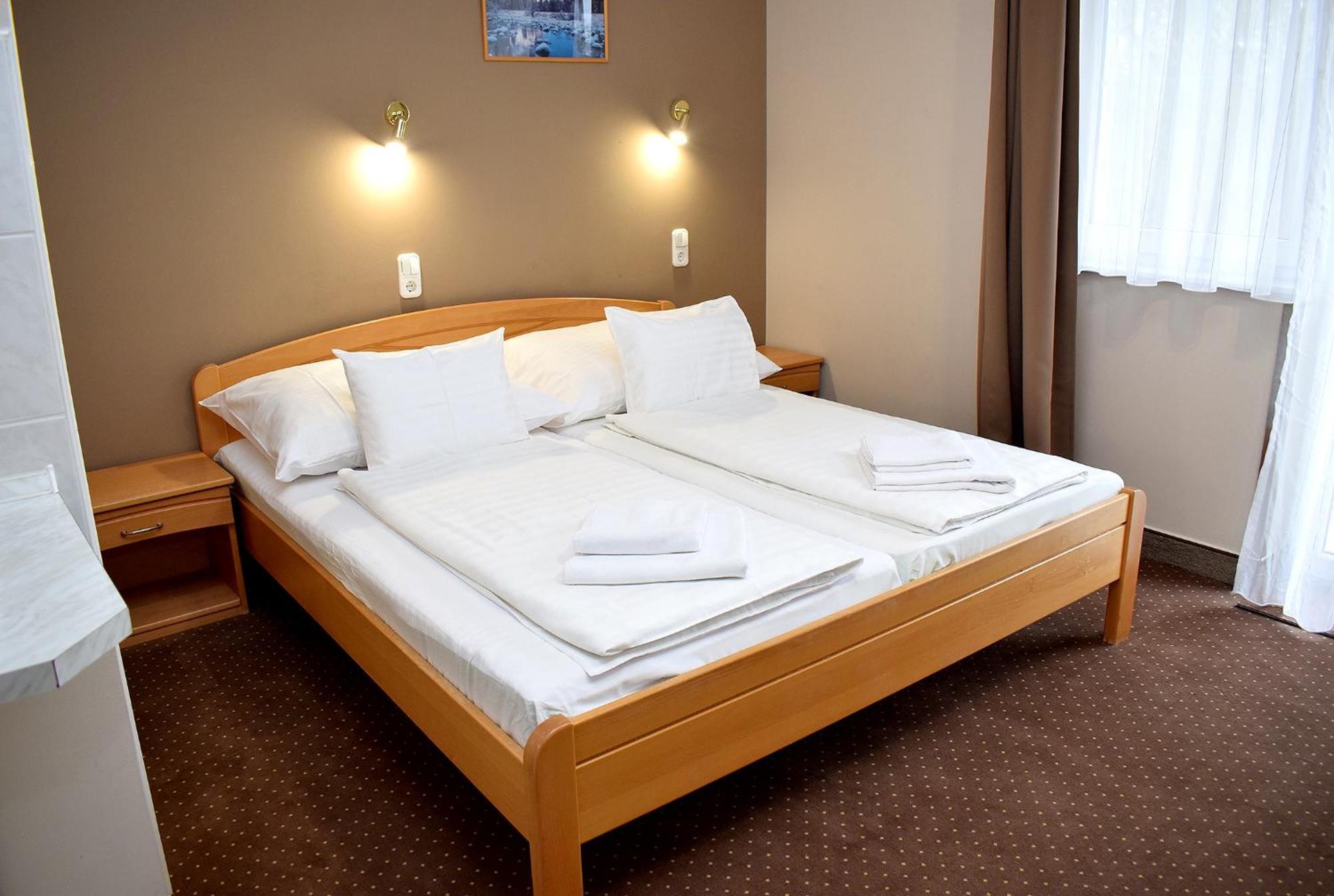 Lidia Hotel Harkány Zewnętrze zdjęcie