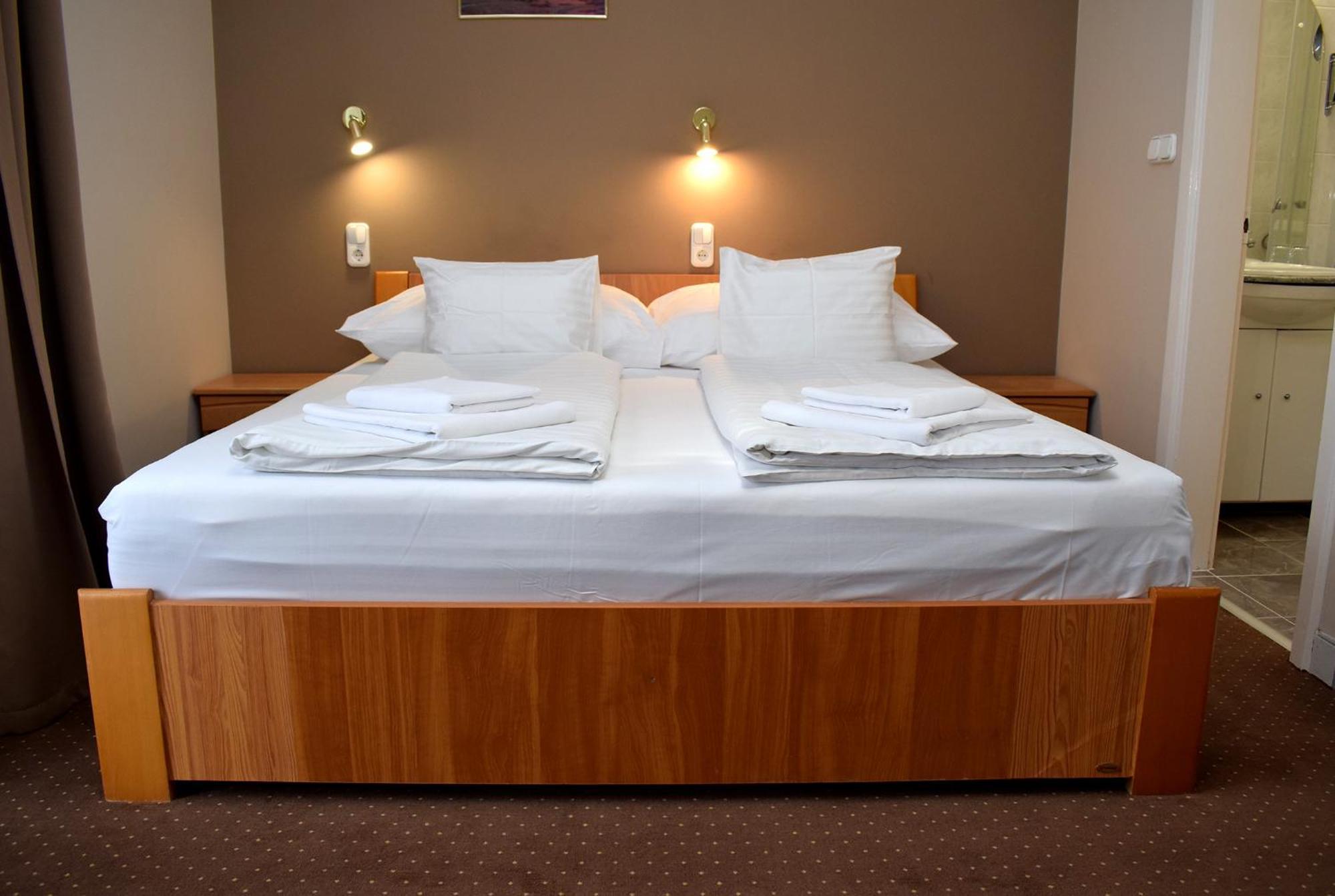 Lidia Hotel Harkány Zewnętrze zdjęcie